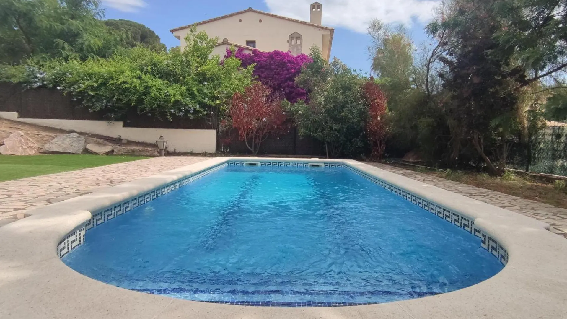 Villa Mediterranea Con Piscina, Jardin Privado Y 3 Hab., Cerca De La Playa En La Costa Brava - Es-209-56 Palamós